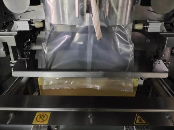 Packaging bag sealing of VFFS packaging machine